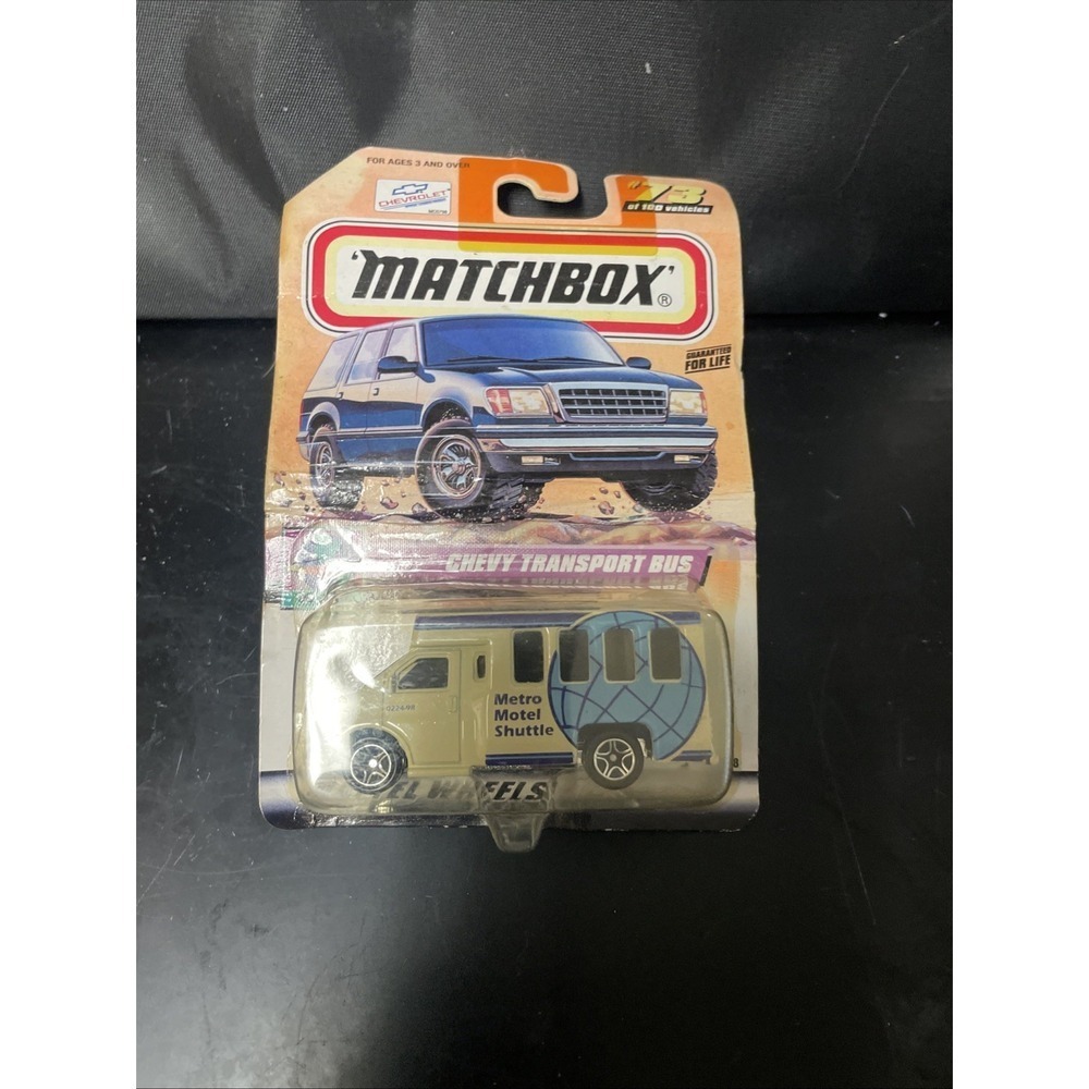 MJ7 Matchbox - 2000 USA 1 - 100 B.P.- MB73 Chevy Transport Bus - Wht - 2000 LOGO